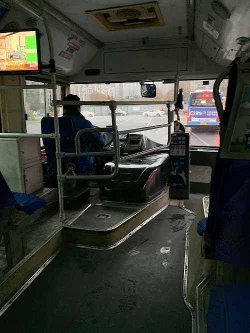 重慶の別のバス車内の様子