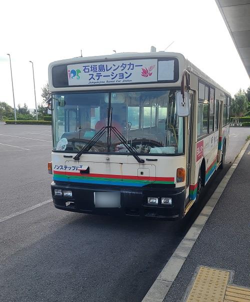 OTSレンタカー行きの送迎バス